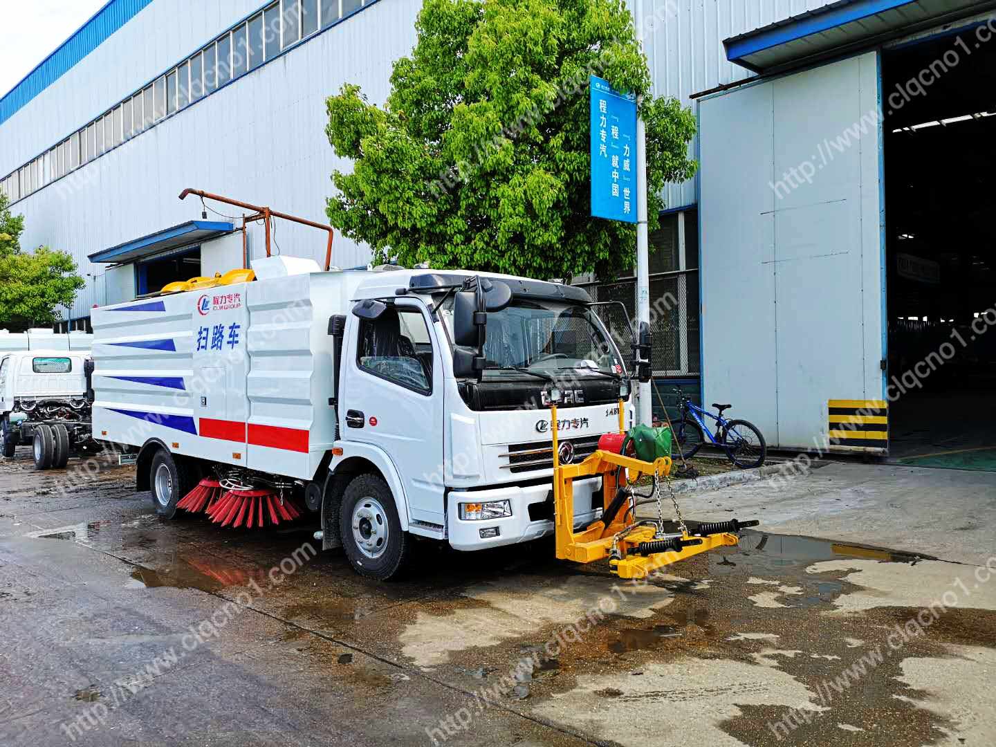 程力集團東風大多利卡掃路車帶雪鏟（國五）