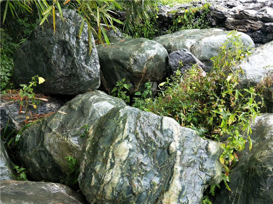 上海大型景觀石材 優(yōu)質(zhì)富貴綠景觀石駁岸 富貴綠假山點(diǎn)綴