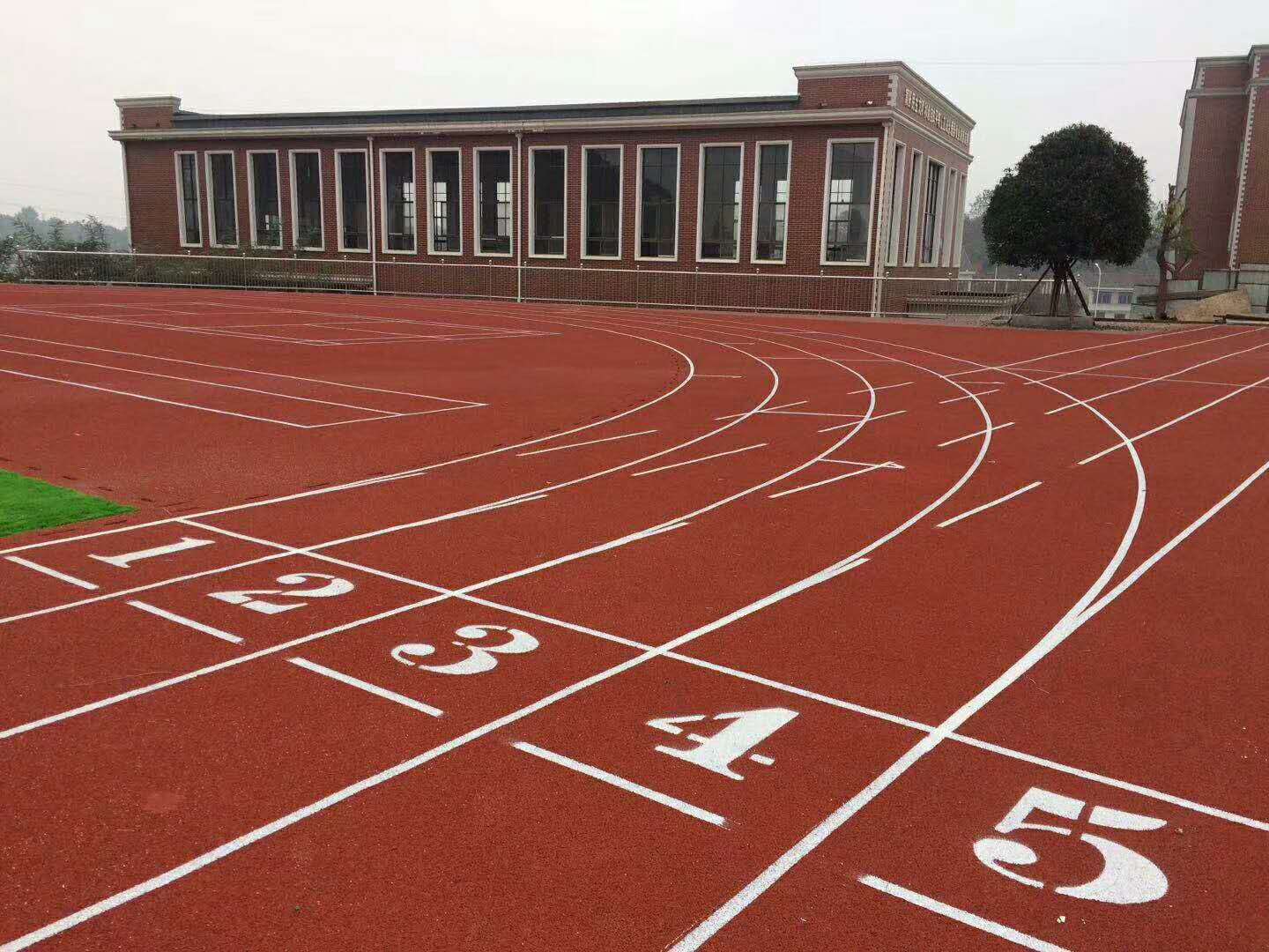 廣東學校幼兒園環保塑膠跑道材料施工廠家直銷滿足新國標檢測要求