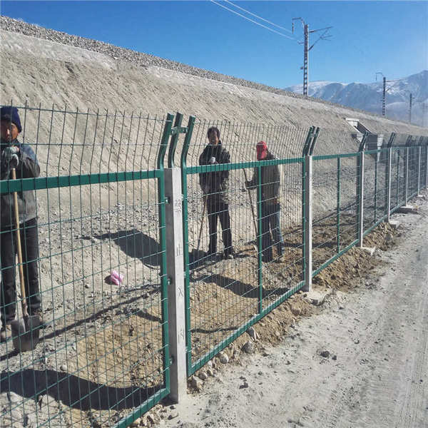 鐵路護欄網鐵路隔離柵護欄網廠家