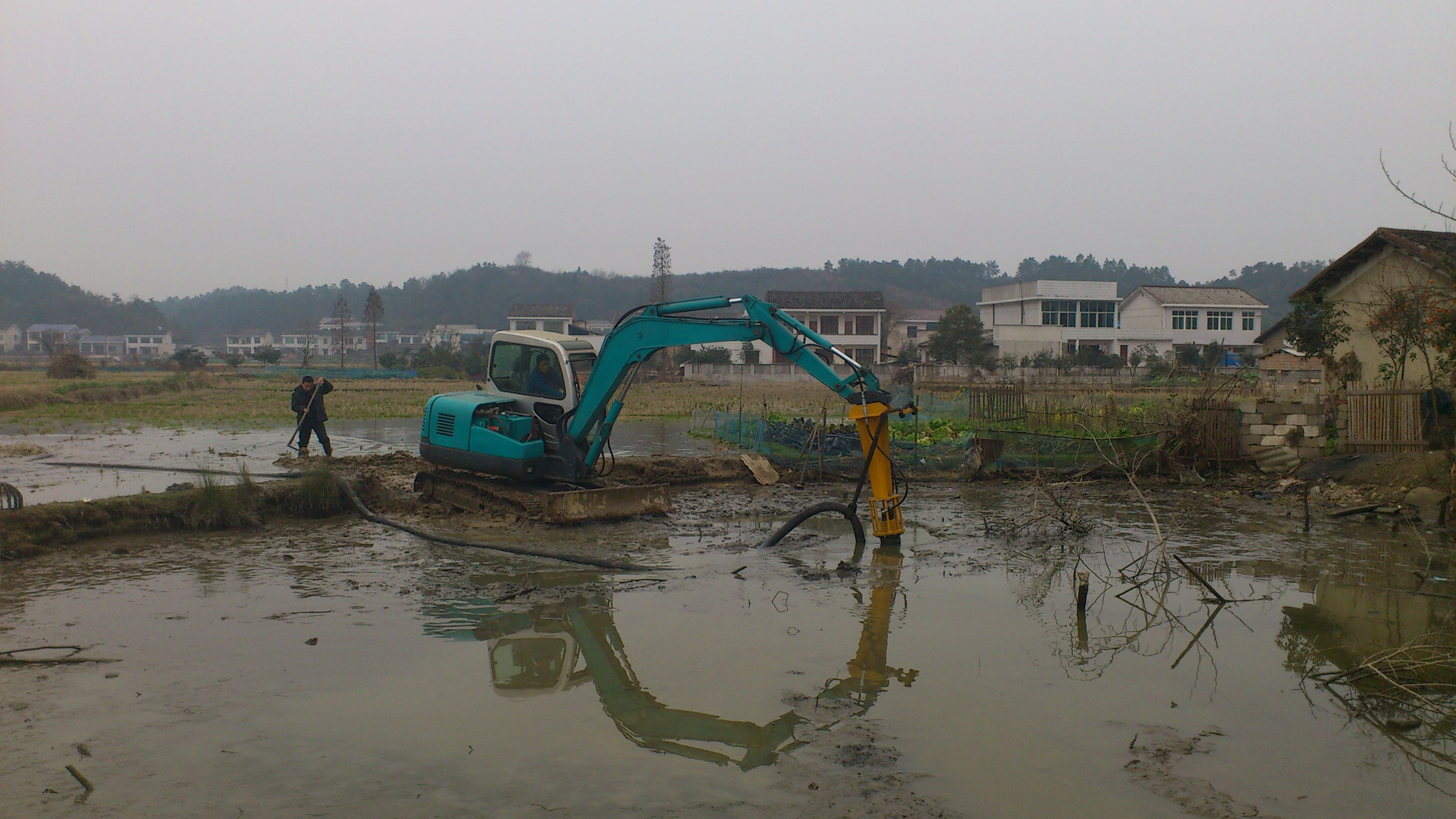 小型挖機(jī)安裝抽沙泵，泥沙泵，采砂泵價格